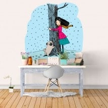 Vinyl hugs a tree